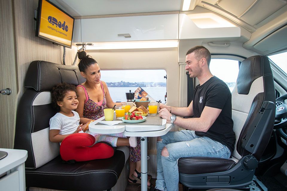 alquiler-Amodo-Camper-Familia Familia en autocaravana